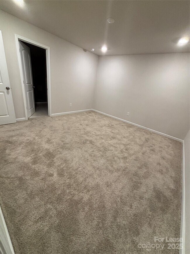 Building Photo - 414 Sagecroft Ln