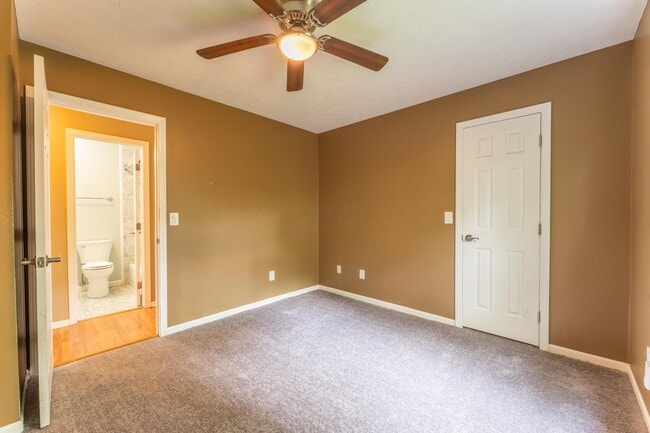 Building Photo - 4951 Hidden View Ct