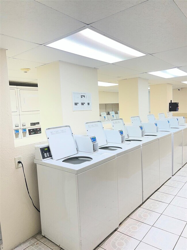 Building Photo - 1800 Sans Souci Blvd