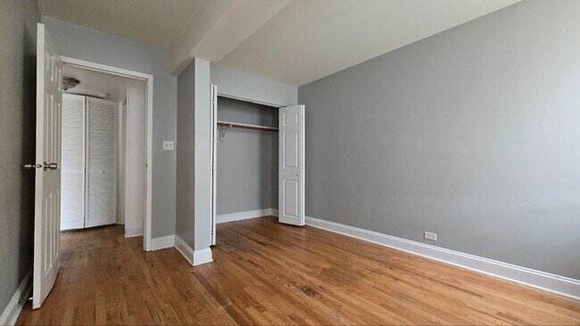 Building Photo - 2BR/1BA in West Ridge – In-Unit Laundry, A/C, Pet Friendly