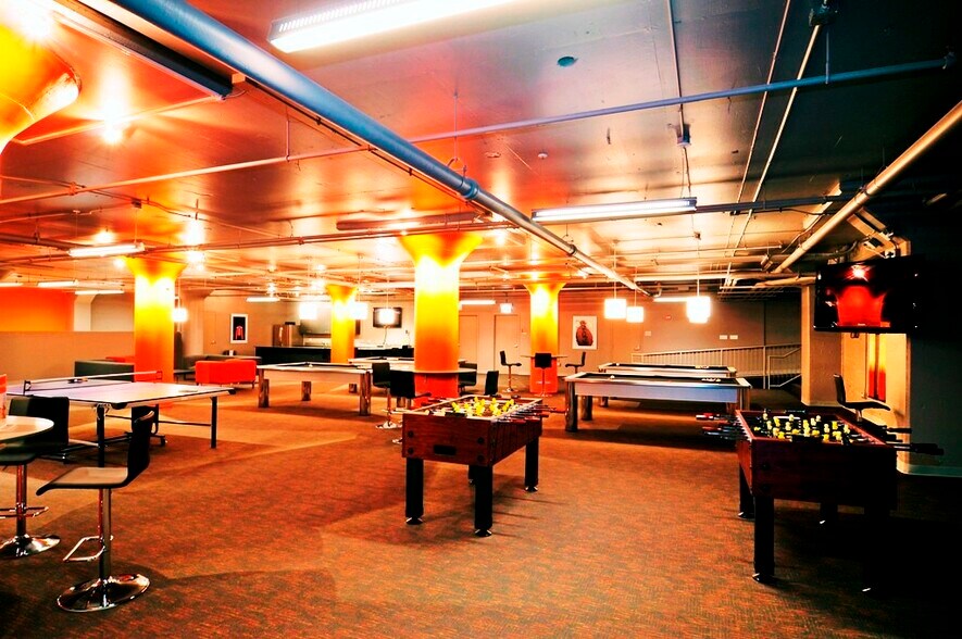 Building Photo - 565 W Quincy St