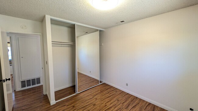 Building Photo - Refreshed Single Level Home