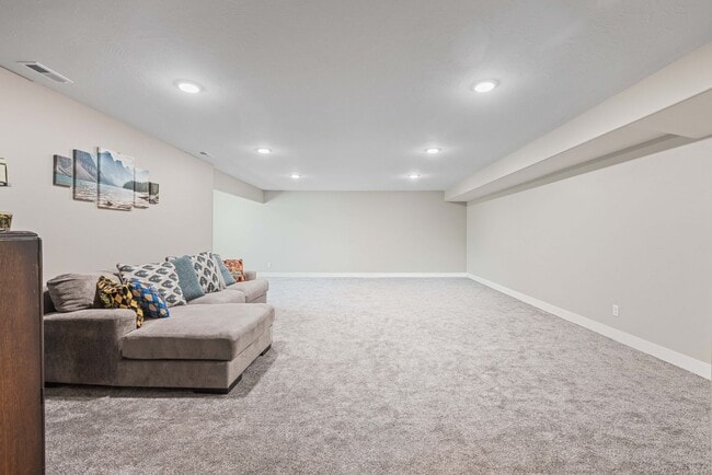 Building Photo - Partially furnished Twin home in Rigby