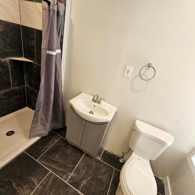 Building Photo - Duplex - 2 Bedroom, 2 Full Bathrooms and a...