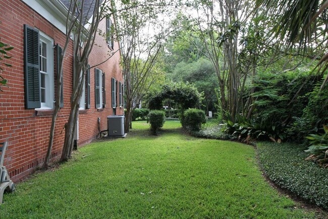 Building Photo - 5326 Mandell St