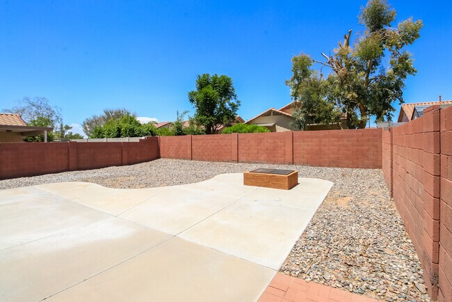 Building Photo - 11234 E Sunland Ave