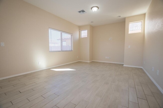 Building Photo - Stunning 2-Story Home in the Holiday Community!