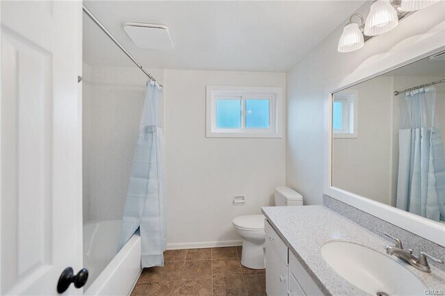 Primary Photo - 1486 N Harwood St