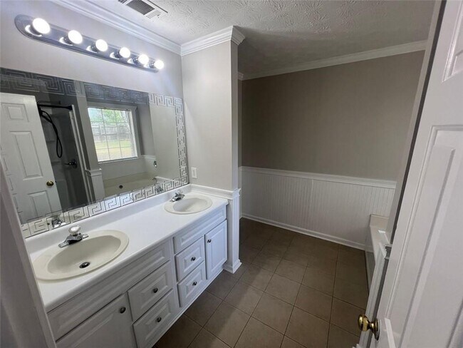 Building Photo - 1034 Brighton Cove Trail
