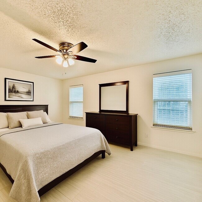 Building Photo - 11135 Bellspring Dr