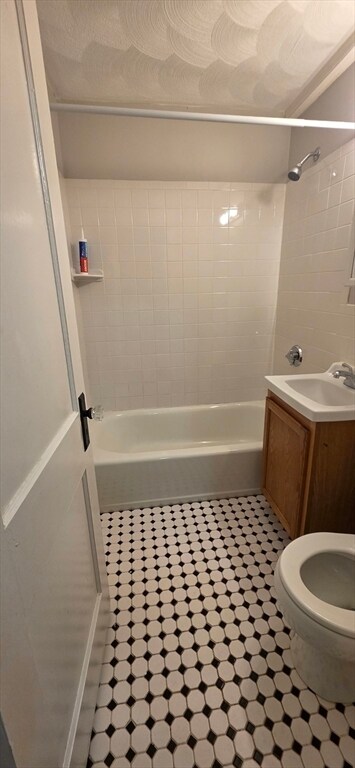 Building Photo - 44 Estes St