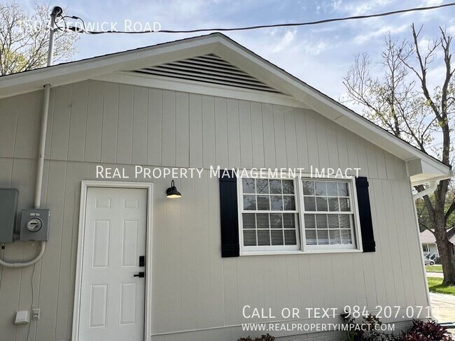 Building Photo - Vintage, 3-4 Bedroom 3 Bath Parkland Ranch...