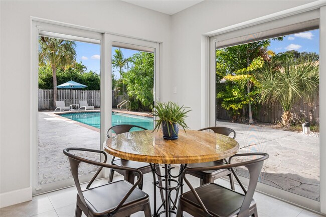 Building Photo - 2657 NE 26th St