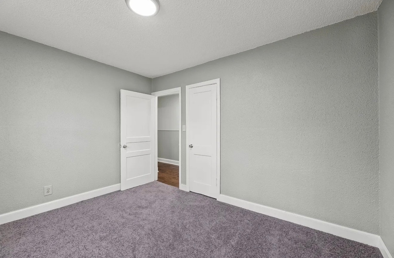 Building Photo - 1829 River Dr