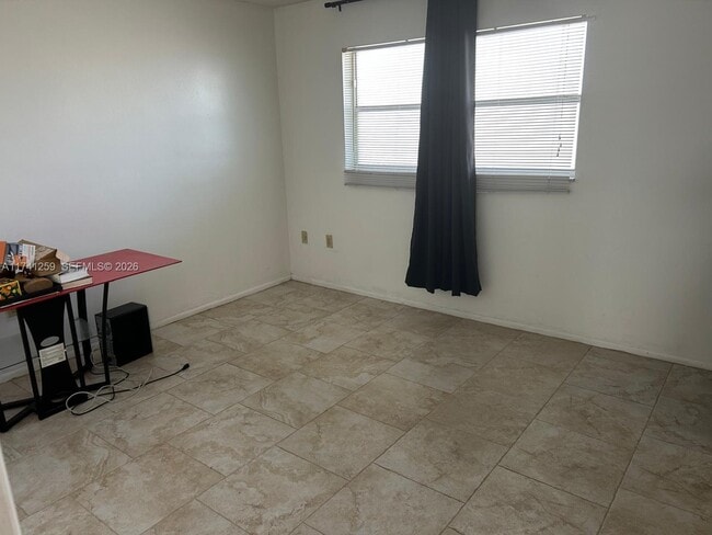 Building Photo - 3750 NE 170th St