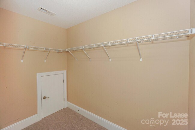 Building Photo - 181 Streamside Pl