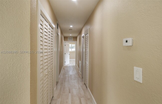 Building Photo - 8870 SW 87th St
