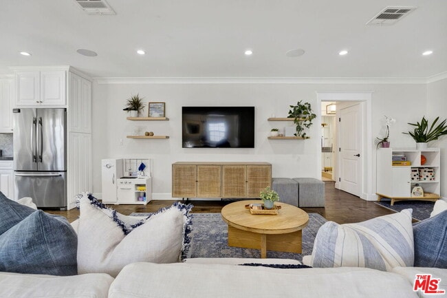 Building Photo - 4621 Allott Ave