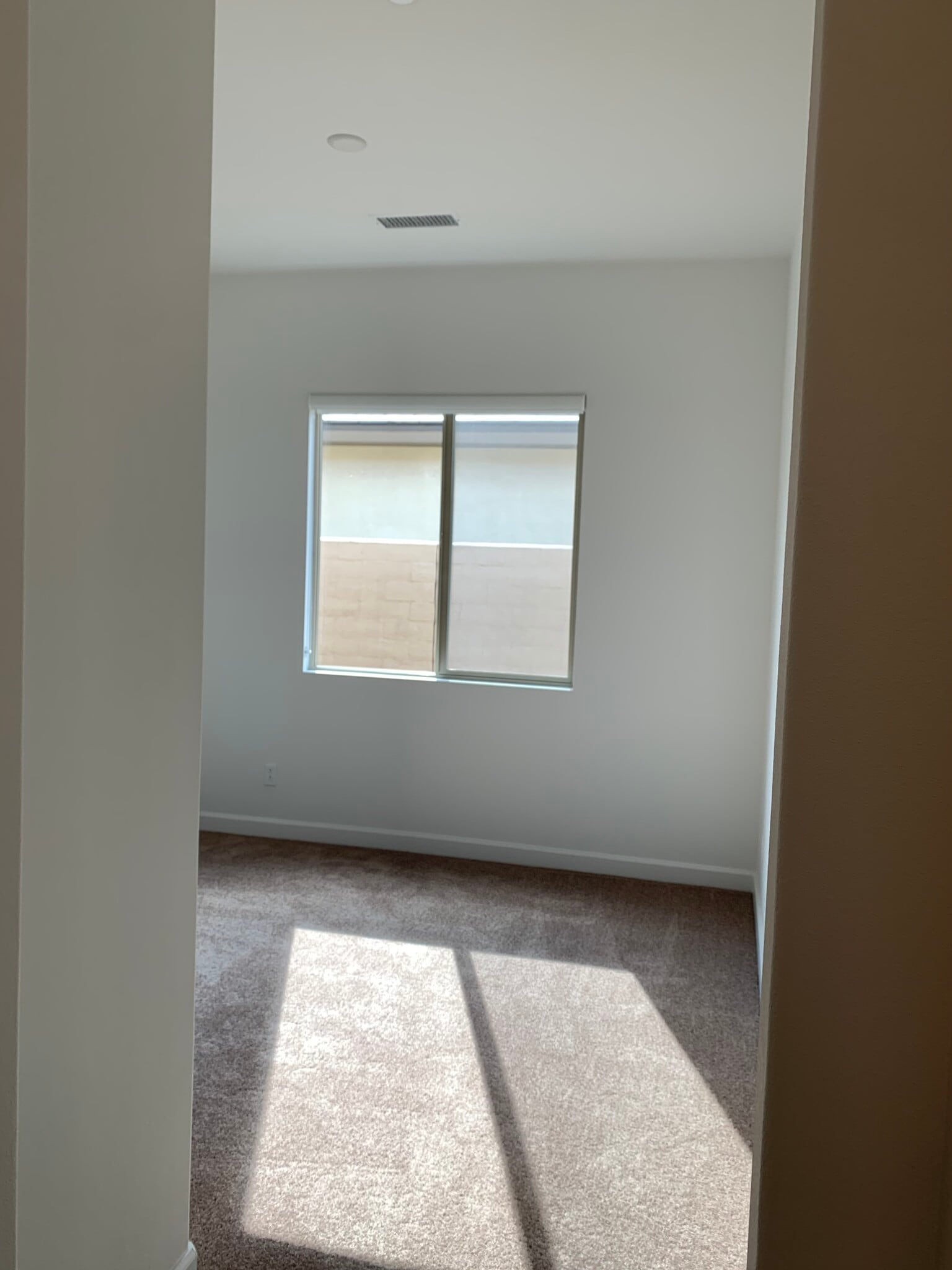 Office den to the far right of entry….. - 61 Bordeaux