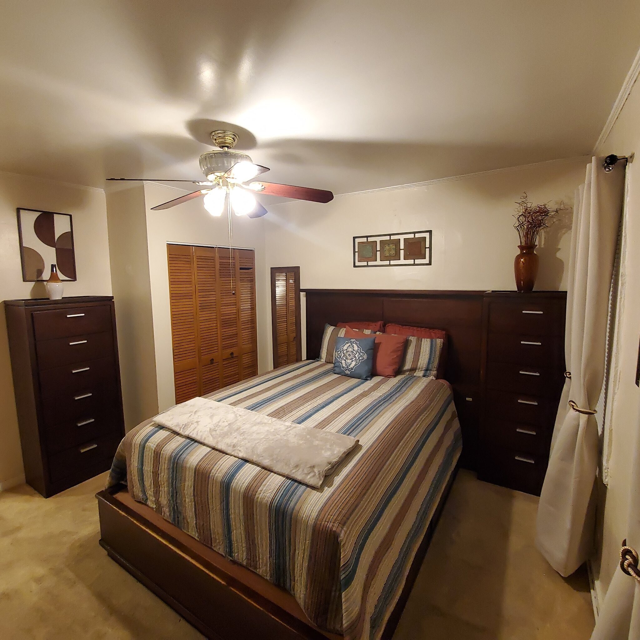 Building Photo - 1222 N Spring St