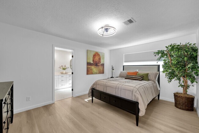 Building Photo - 28926 Twisted Oak Dr