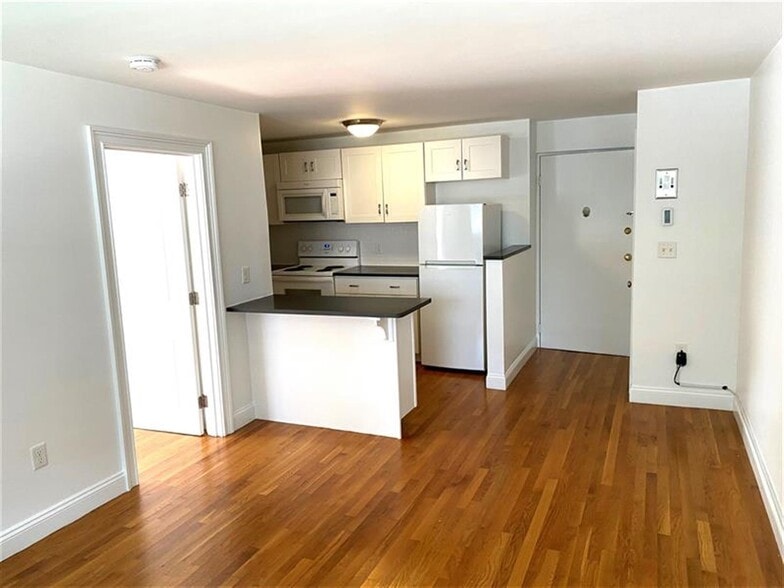 Building Photo - 134 Summer St