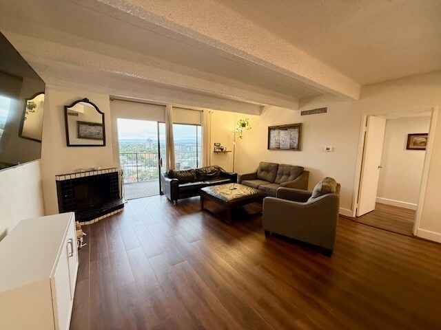 Building Photo - 777 N Washington St