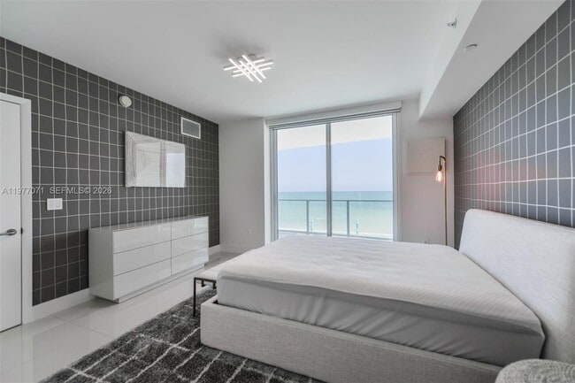 Building Photo - 3951 S Ocean Dr