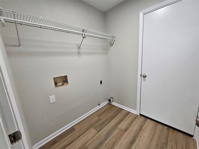 Building Photo - 1418 Hyridge Cir