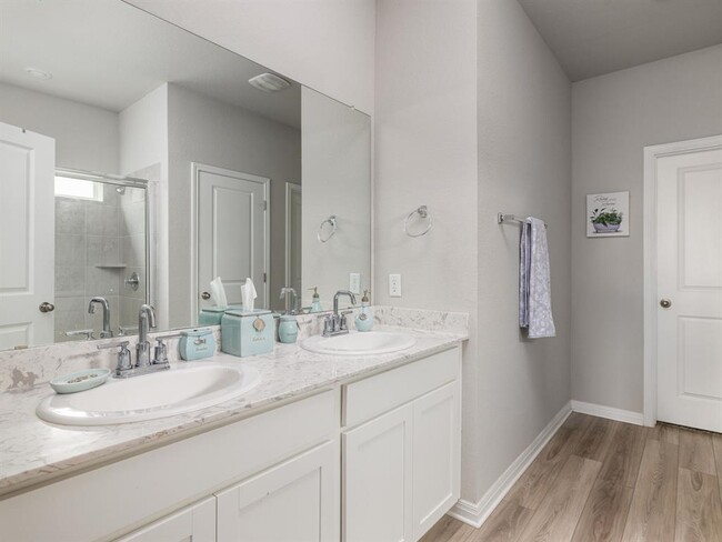 Building Photo - 2810 Dell Hollow Dr