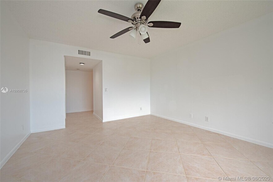 Building Photo - 320 Racquet Club Rd