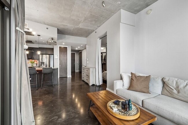 Building Photo - 1510 Demonbreun St