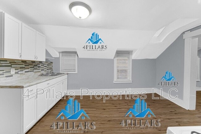 Building Photo - 523 W Columbus Dr