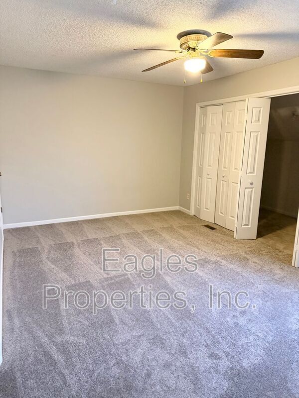 Building Photo - 2002 Stephens Ct