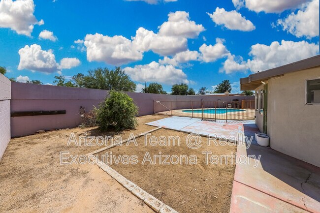 Building Photo - 3221 S Grady Ave