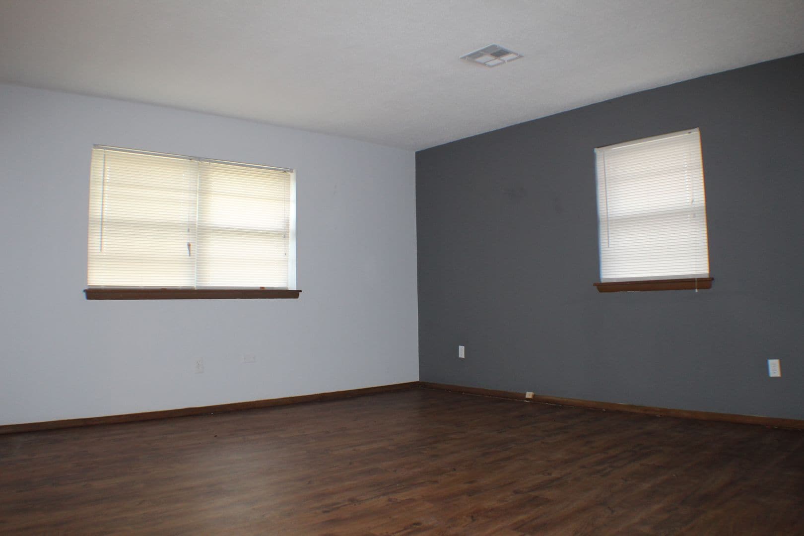Building Photo - 628 Moraine Ave