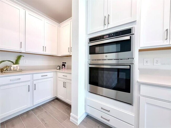 Building Photo - 1307 Broward Dr