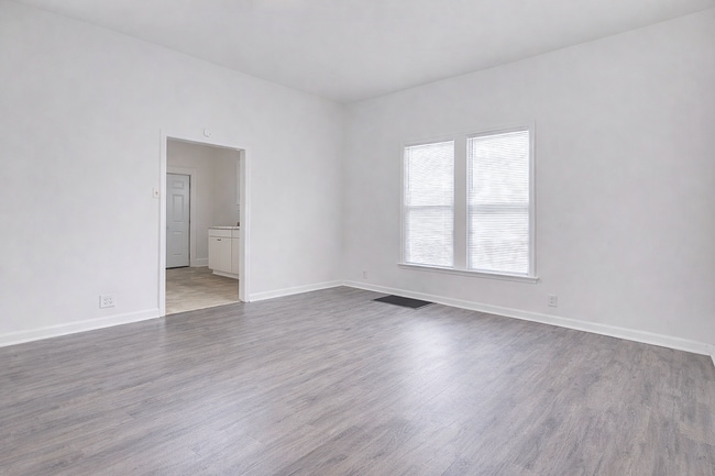 Building Photo - 419 N Alton Ave