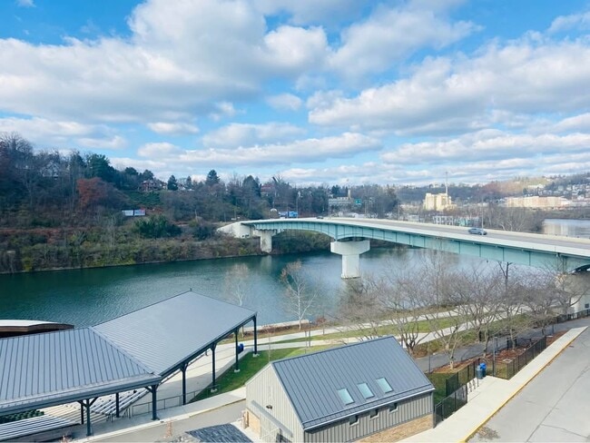 Building Photo - 1117 University Ave