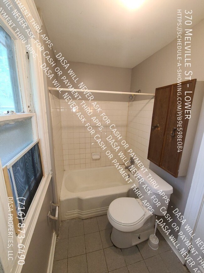 Building Photo - 370 Melville St