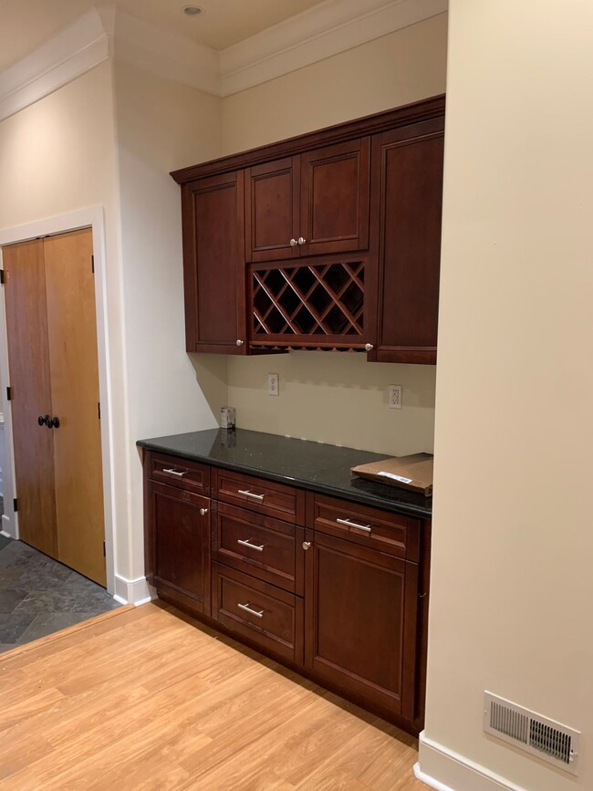 Building Photo - Beautiful 2 Bedroom