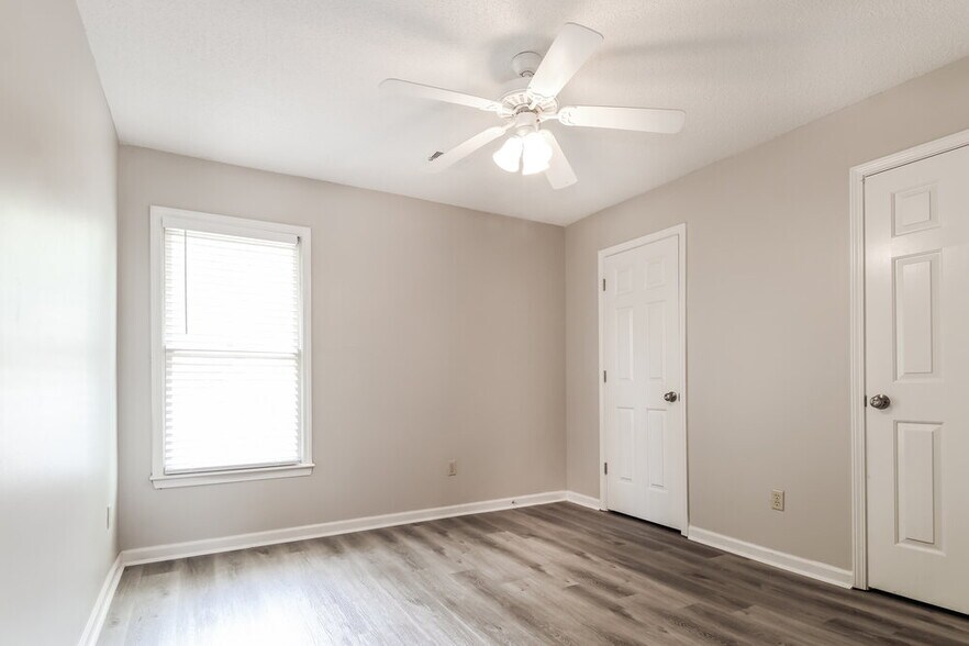 Building Photo - 9354 Sarsen Dr
