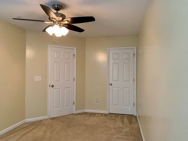 Building Photo - RENT READY Townhome Convenient to I440 & I...