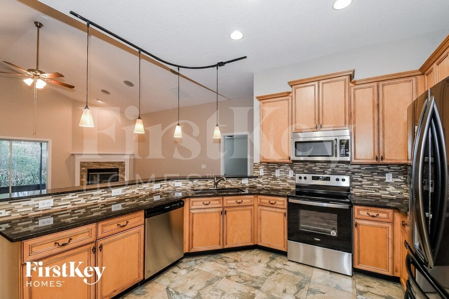 Building Photo - 652 Reflection Cove Rd