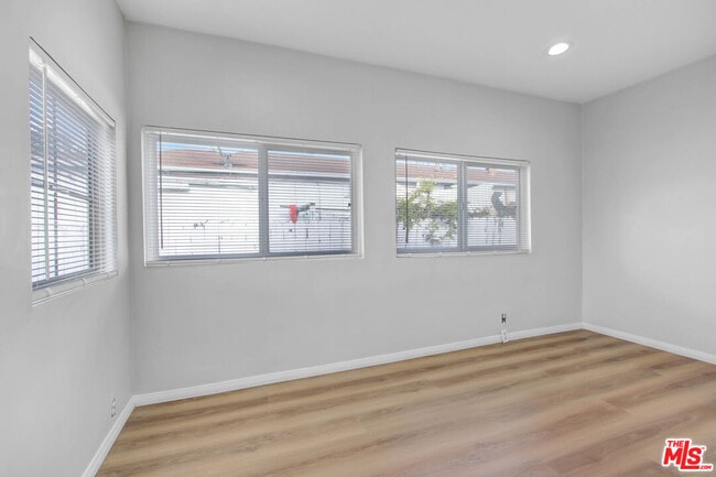 Building Photo - 609 Pico St