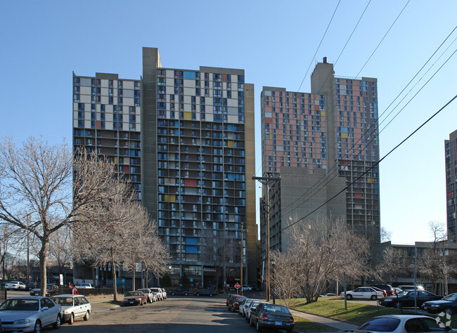 Building Photo - Riverside Plaza