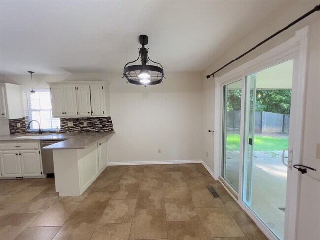 Building Photo - 11800 Kingsridge Terrace