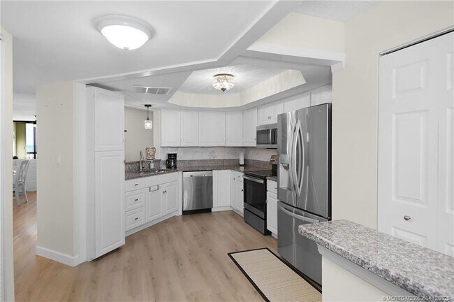 Building Photo - 9500 S Ocean Dr