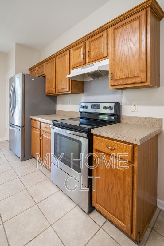 Building Photo - 15012 Rothesay Dr