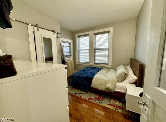 Building Photo - 10 Willowdale Ave